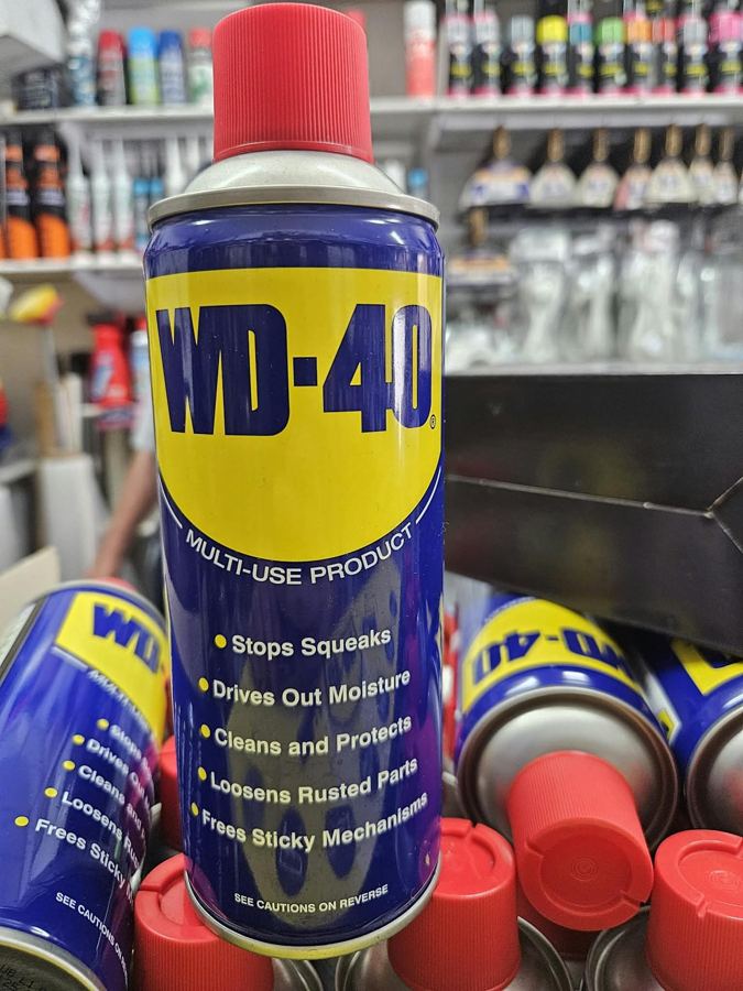 שמן חודר WD-40 להברגה תקועה וחלודה, כפי שנמכר באבי סנטר טמבוריה חולון