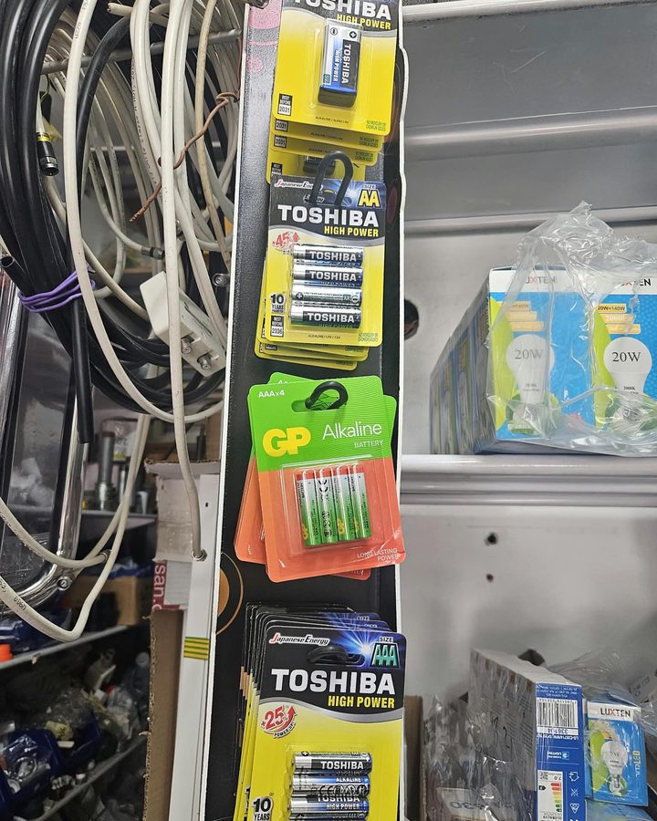 סוללות Toshiba ו-GP, כפי שנמכר באבי סנטר טמבוריה חולון