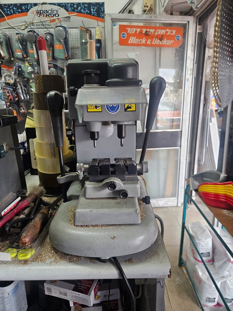 מכונה לשכפול מפתחות מוגנים, באבי סנטר טמבוריה חולון